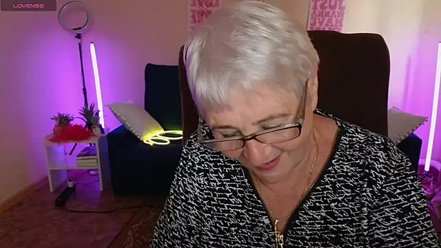 Snapshot of Sandra_Snowflake chatting on 9, 6, 2026 Sandra Snowflake online show from 9, 6, 2026