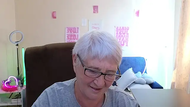 Snapshot of Sandra_Snowflake chatting on 15, 6, 2026 Sandra Snowflake online show from 15, 6, 2026