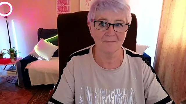 Snapshot of Sandra_Snowflake chatting on 17, 6, 2026 Sandra Snowflake online show from 17, 6, 2026