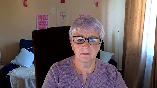 Snapshot of Sandra_Snowflake chatting on 18, 6, 2026 Sandra Snowflake online show from 18, 6, 2026