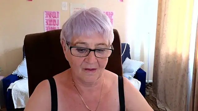 Snapshot of Sandra_Snowflake chatting on 18, 6, 2026 Sandra Snowflake online show from 18, 6, 2026