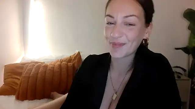 Snapshot of Edenfox- chatting on 5, 3, 2026 Edenfox- online show from 5, 3, 2026