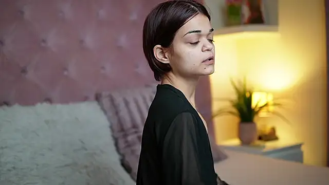 Snapshot of MaiaMini chatting on 29, 10, 2025 MaiaMini online show from 29, 10, 2025