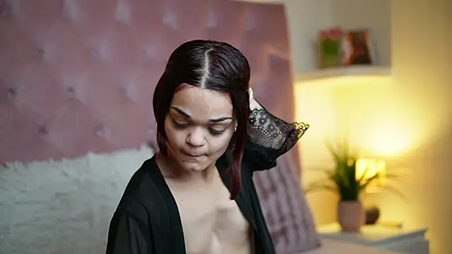 Snapshot of MaiaMini chatting on 5, 11, 2025 MaiaMini online show from 5, 11, 2025