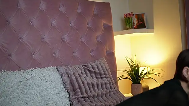 Snapshot of MaiaMini chatting on 15, 11, 2025 MaiaMini online show from 15, 11, 2025