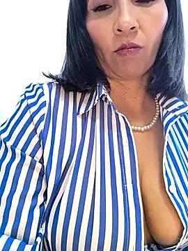 Mrsvictoriaaa online show from 18, 1, 2026