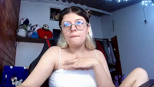 Snapshot of Emily__katz chatting on 15, 3, 2025 Emily katz online show from 15, 3, 2025