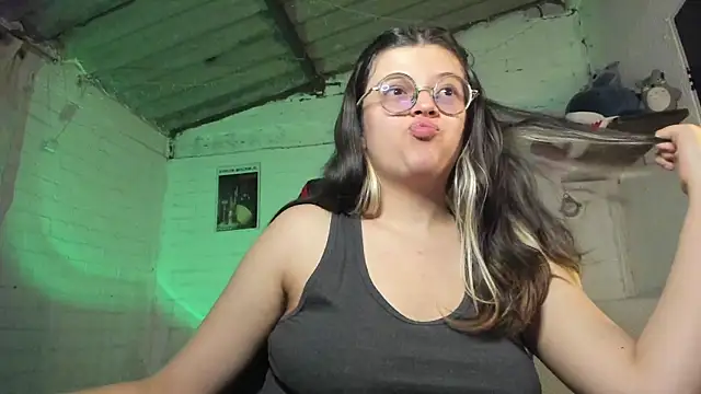 Snapshot of Emily__katz chatting on 8, 9, 2025 Emily katz online show from 8, 9, 2025