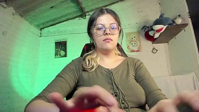 Snapshot of Emily__katz chatting on 12, 9, 2025 Emily katz online show from 12, 9, 2025