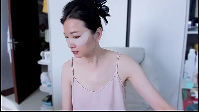 Snapshot of A_dabo chatting on 13, 11, 2025 A dabo online show from 13, 11, 2025