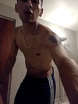 Snapshot of LeonRoots chatting on 23, 3, 2026 LeonRoots online show from 23, 3, 2026