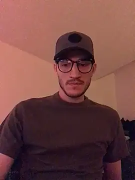 Snapshot of yoyoboy988 chatting on 8, 3, 2025 yoyoboy988 online show from 8, 3, 2025