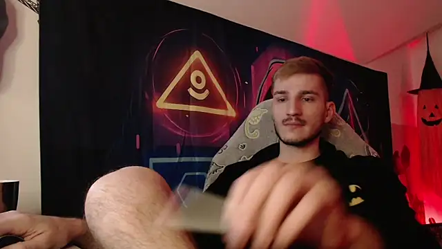 Snapshot of yoyoboy988 chatting on 18, 11, 2025 yoyoboy988 online show from 18, 11, 2025