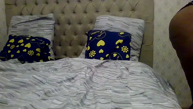 Snapshot of Louna45dv chatting on 15, 10, 2025 Louna45dv online show from 15, 10, 2025