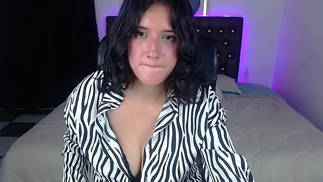 Snapshot of amy_royale chatting on 17, 2, 2025 amy royale online show from 17, 2, 2025