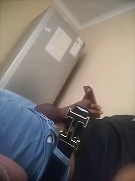 Snapshot of TwistedR chatting on 17, 11, 2025 TwistedR online show from 17, 11, 2025