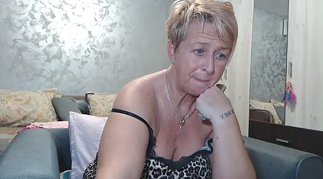 RosesandLillies online show from 4, 2, 2025