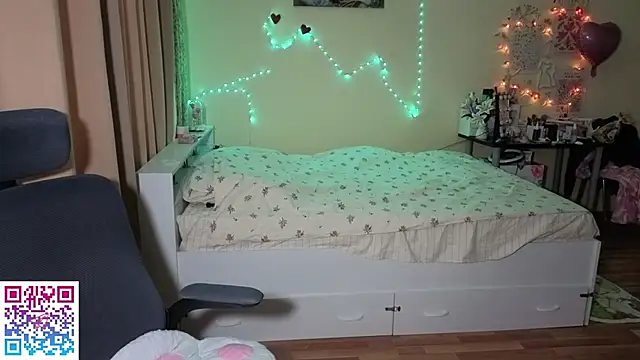 Snapshot of boozekirs_ chatting on 15, 4, 2026 boozekirs online show from 15, 4, 2026