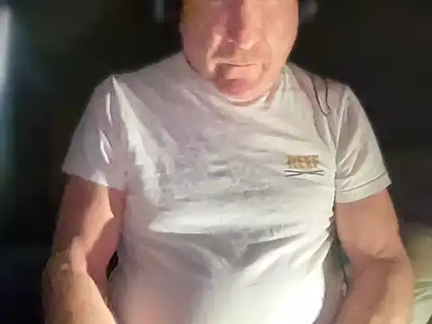 Snapshot of DominantDong chatting on 28, 4, 2026 DominantDong online show from 28, 4, 2026