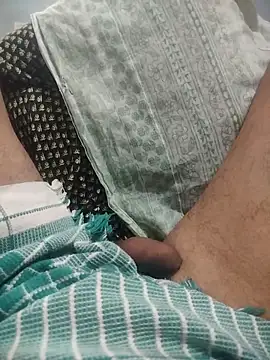 Snapshot of indian_couple4 chatting on 27, 10, 2025 indian couple4 online show from 27, 10, 2025