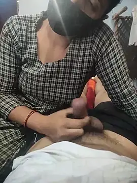 Snapshot of indian_couple4 chatting on 29, 10, 2025 indian couple4 online show from 29, 10, 2025