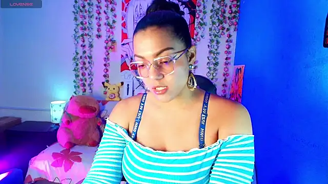 Snapshot of Vicky_Miller_05 chatting on 15, 5, 2026 Vicky Miller 05 online show from 15, 5, 2026