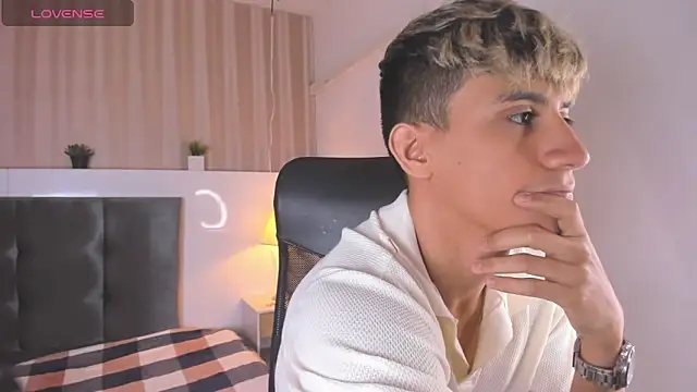 Allex Cano online show from 24, 2, 2025