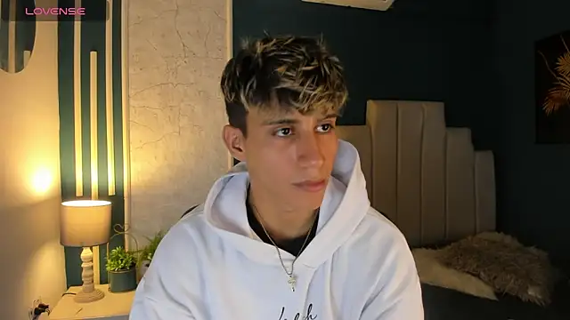 Allex Cano online show from 5, 3, 2025