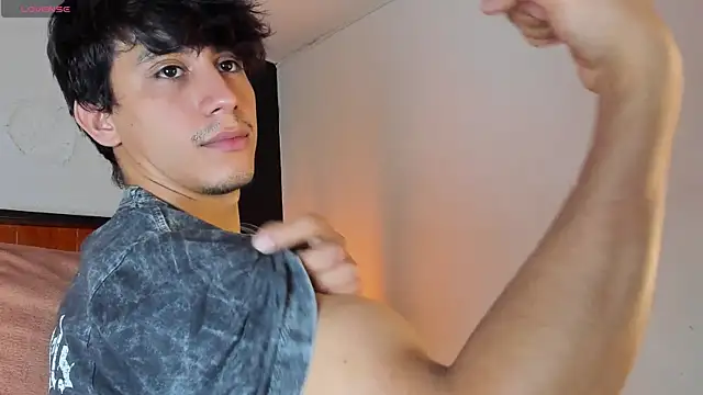 Snapshot of Allex_Cano chatting on 4, 3, 2026 Allex Cano online show from 4, 3, 2026