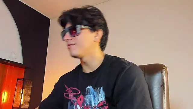 Snapshot of Allex_Cano chatting on 15, 4, 2026 Allex Cano online show from 15, 4, 2026