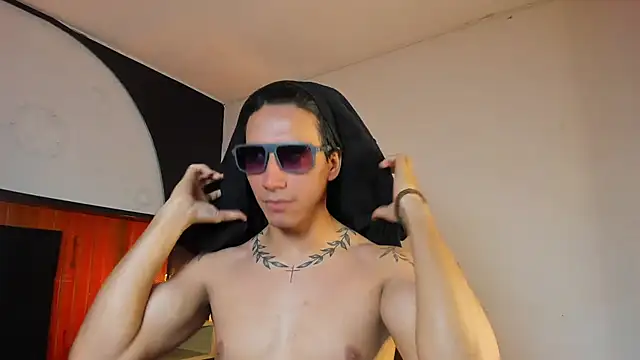 Snapshot of Allex_Cano chatting on 15, 4, 2026 Allex Cano online show from 15, 4, 2026