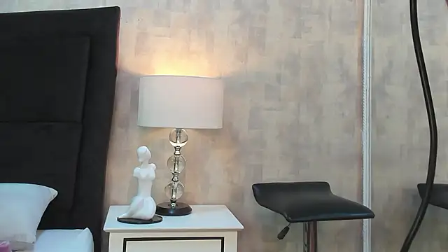 NahomyCarther online show from 11, 2, 2026