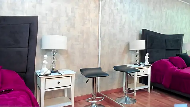 NahomyCarther online show from 4, 4, 2026