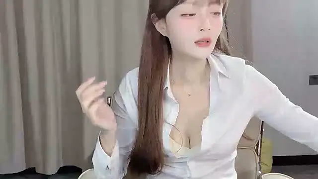 Snapshot of Annnnqi-77 chatting on 28, 2, 2025 Annnnqi-77 online show from 28, 2, 2025