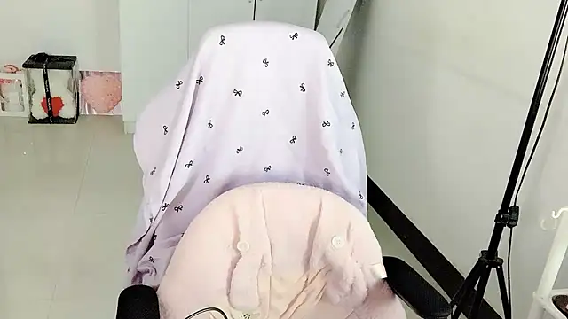 Snapshot of Annnnqi-77 chatting on 12, 4, 2026 Annnnqi-77 online show from 12, 4, 2026