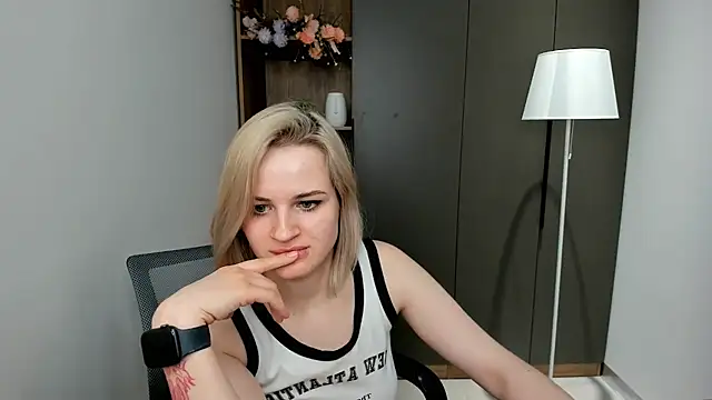 PortiaHeaston online show from 25, 2, 2025