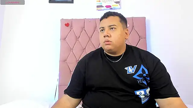 Snapshot of MICHAEL_AND_SHARON chatting on 8, 11, 2025 MICHAEL AND SHARON online show from 8, 11, 2025