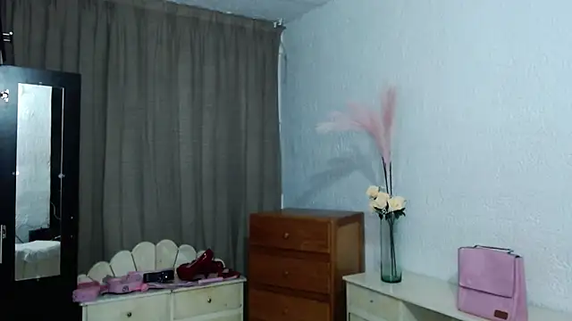 Snapshot of EngelCristaly chatting on 11, 9, 2025 EngelCristaly online show from 11, 9, 2025