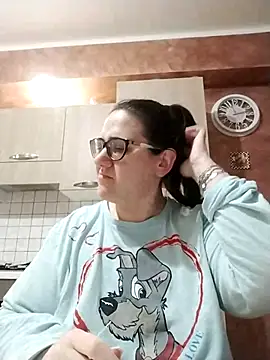 Snapshot of Dolcecurvy chatting on 2, 4, 2026 Dolcecurvy online show from 2, 4, 2026