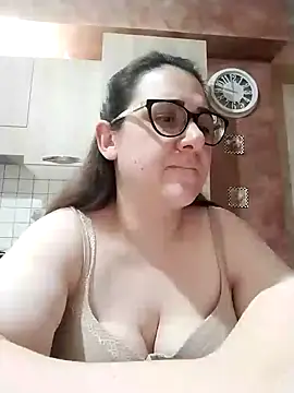 Snapshot of Dolcecurvy chatting on 26, 4, 2026 Dolcecurvy online show from 26, 4, 2026