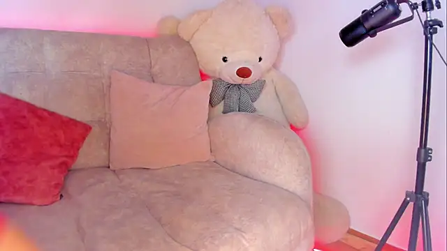 MIaloveone  online show from 3, 3, 2025