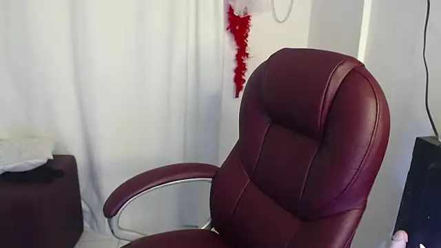 Mature 2025 online show from 28, 2, 2026