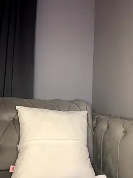 Snapshot of laraaaaaa chatting on 27, 10, 2025 laraaaaaa online show from 27, 10, 2025