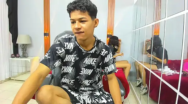 leslieanddrako online show from 4, 3, 2025