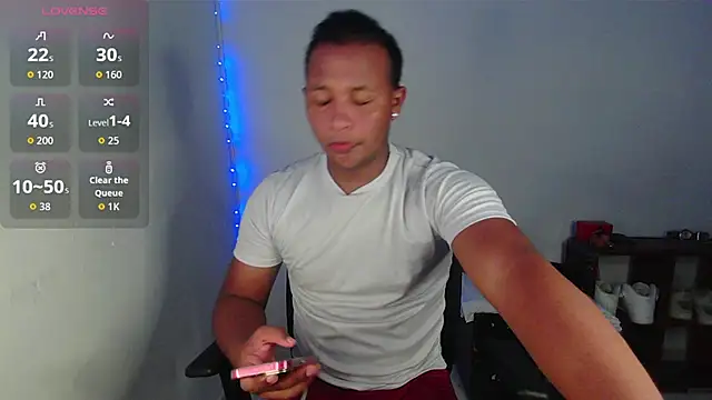 Snapshot of Gooss_cum chatting on 8, 11, 2025 Gooss cum online show from 8, 11, 2025