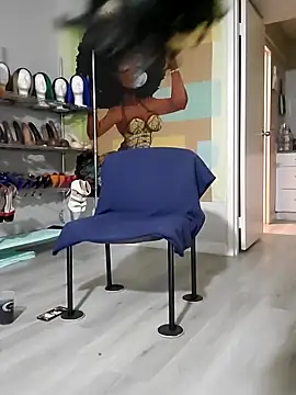 Queenanitadix online show from 18, 11, 2025