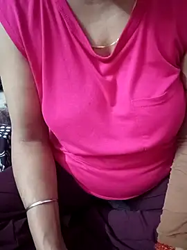 Snapshot of Shivani_7777 chatting on 19, 9, 2025 Shivani 7777 online show from 19, 9, 2025