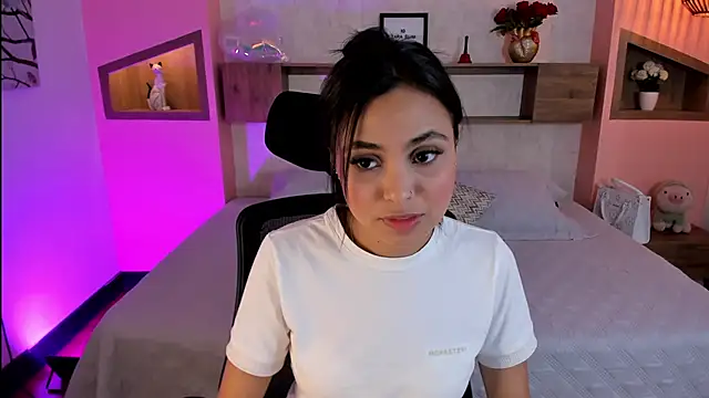 Lucia Brown  online show from 8, 3, 2025