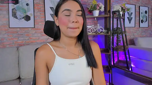 Lucia Brown  online show from 25, 10, 2025