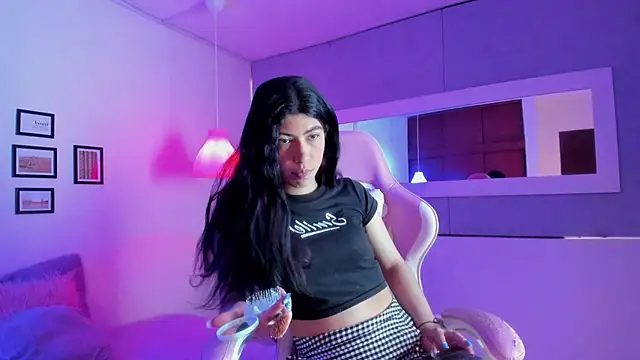 Cassie bloom online show from 5, 11, 2025